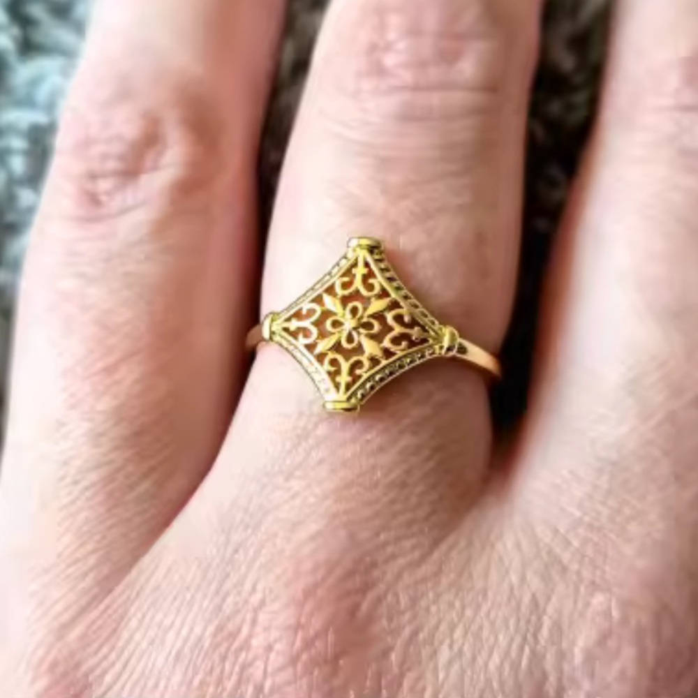 Vintage 18K Gold plated Hollow Flower Ring Jewelry - Picture 7 of 15